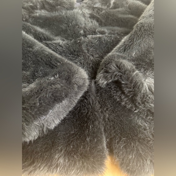 Zara Faux Fur High Collar Soft Mob Wife Long Sleeve Cropped Hidden Pockets Coat - Picture 6 of 12